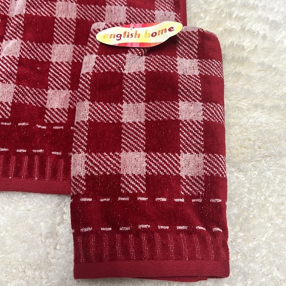 NWT - English Home Christmas Towels Set of 2 - Picture 2 of 2